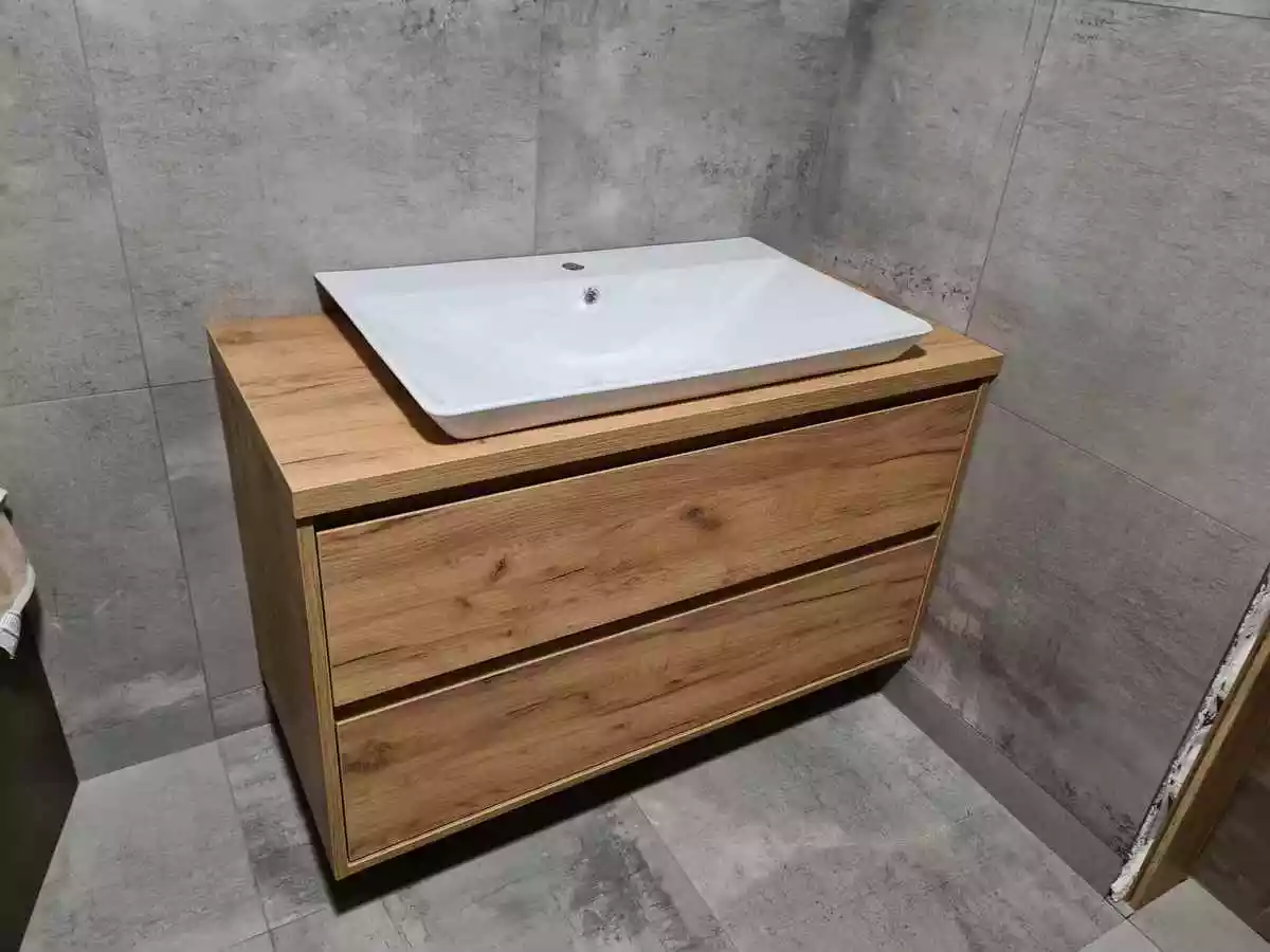 Interierový drevený nábytok baobia