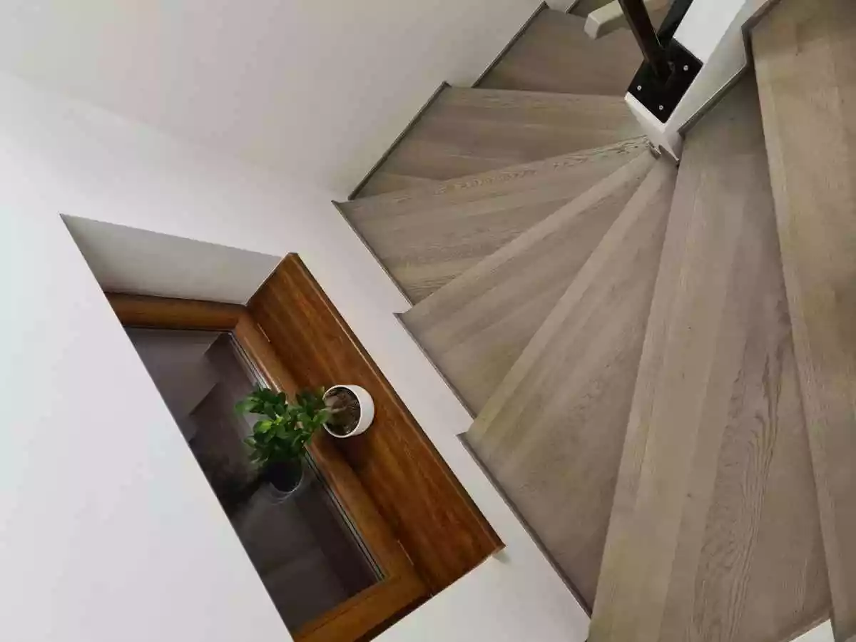 Drevené schodisko BAOBIA točené